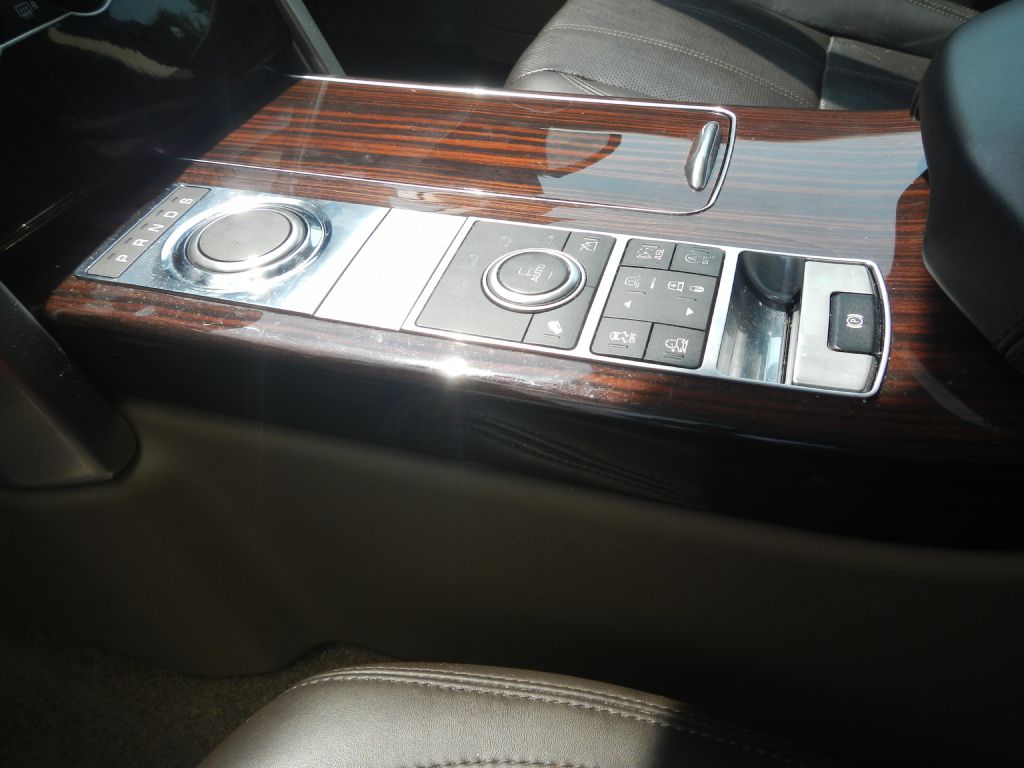 Photo 58 of this LAND ROVER RANGE ROVER