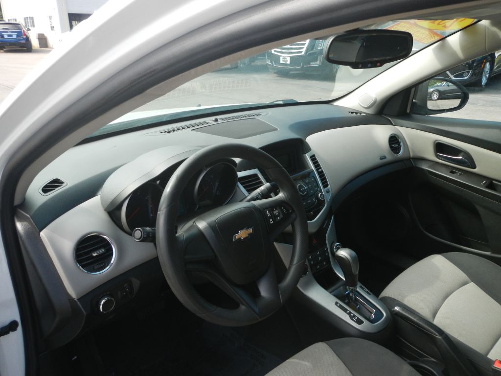Photo 10 of this CHEVROLET CRUZE
