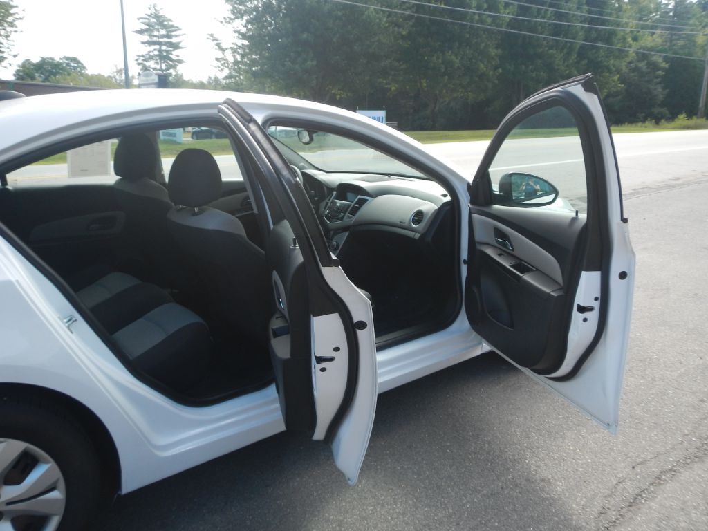 Photo 17 of this CHEVROLET CRUZE