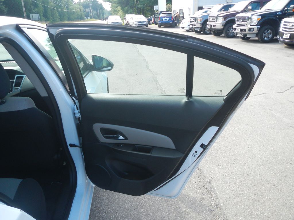 Photo 27 of this CHEVROLET CRUZE