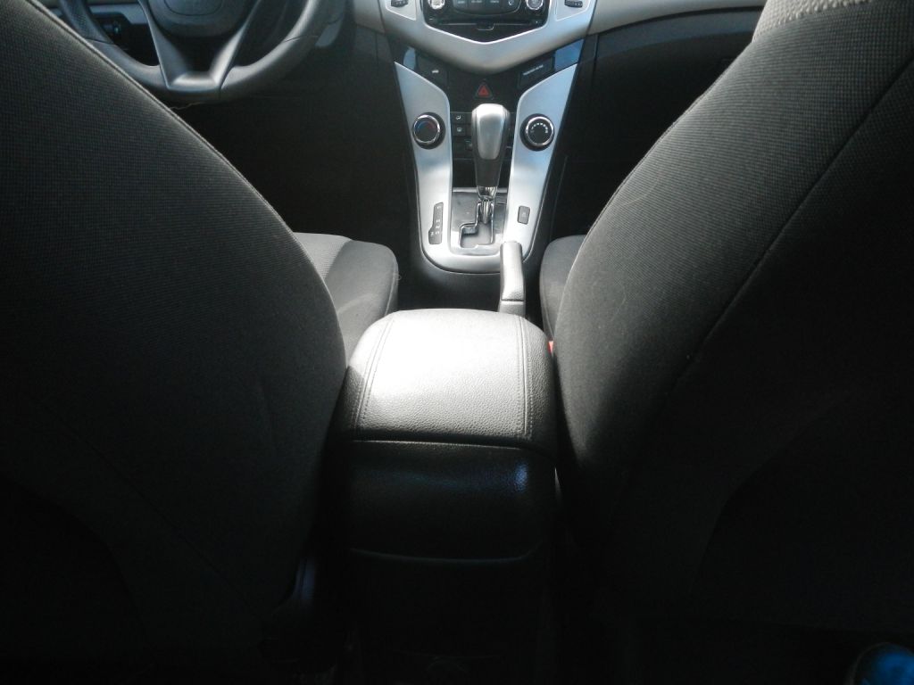 Photo 32 of this CHEVROLET CRUZE