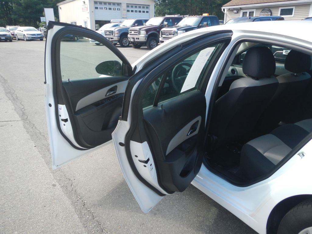Photo 42 of this CHEVROLET CRUZE