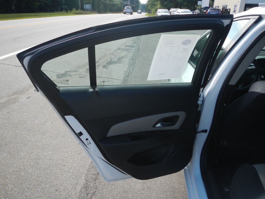 Photo 43 of this CHEVROLET CRUZE