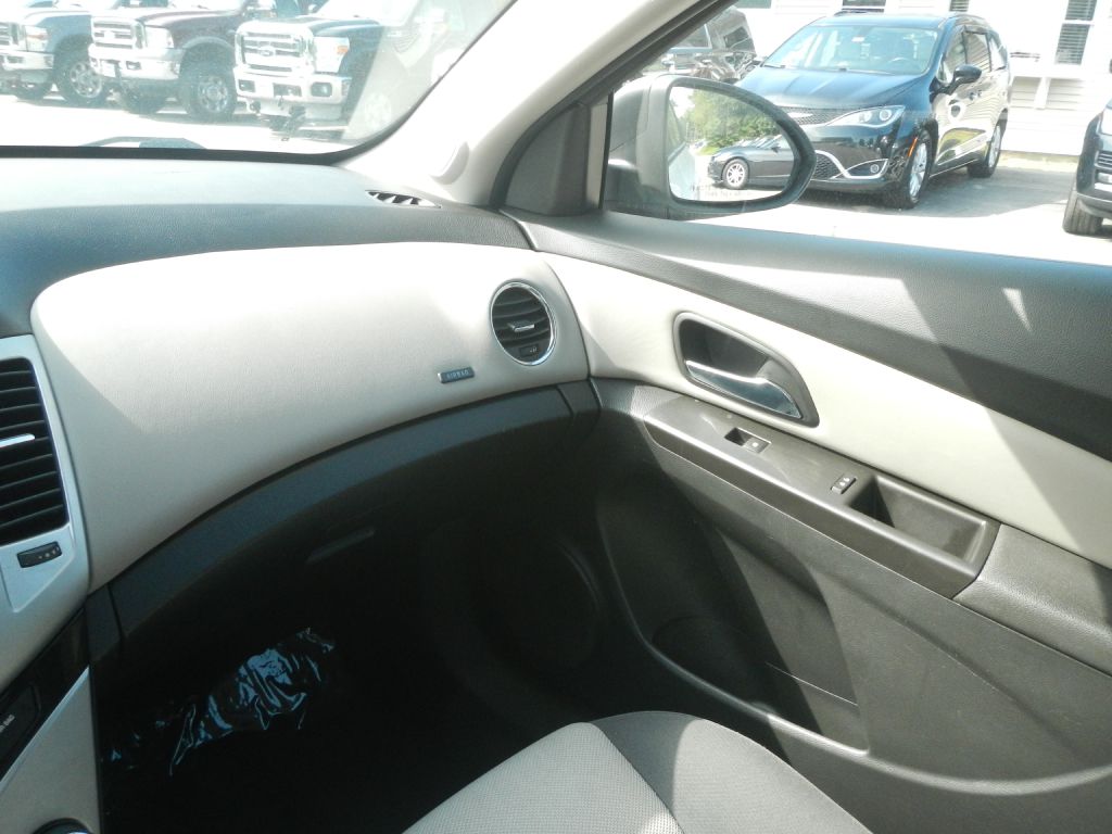 Photo 51 of this CHEVROLET CRUZE