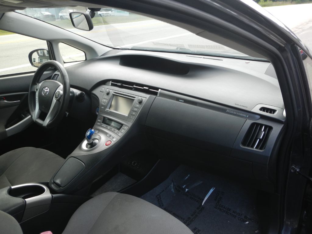 Photo 4 of this TOYOTA PRIUS PLUG-IN