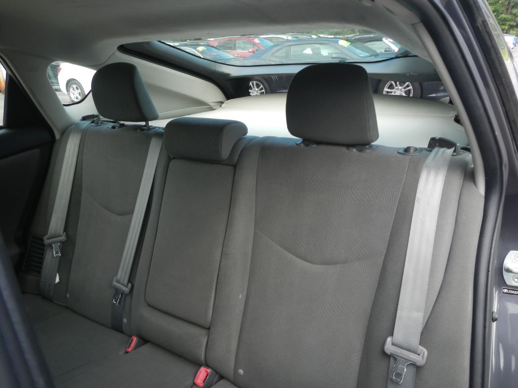 Photo 8 of this TOYOTA PRIUS PLUG-IN