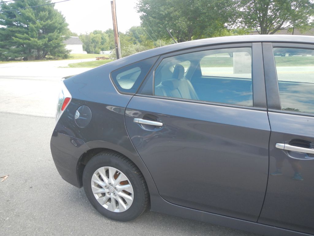 Photo 13 of this TOYOTA PRIUS PLUG-IN