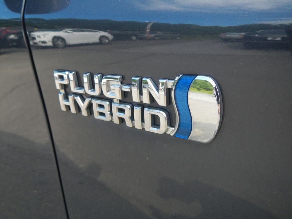 Photo 15 of this TOYOTA PRIUS PLUG-IN