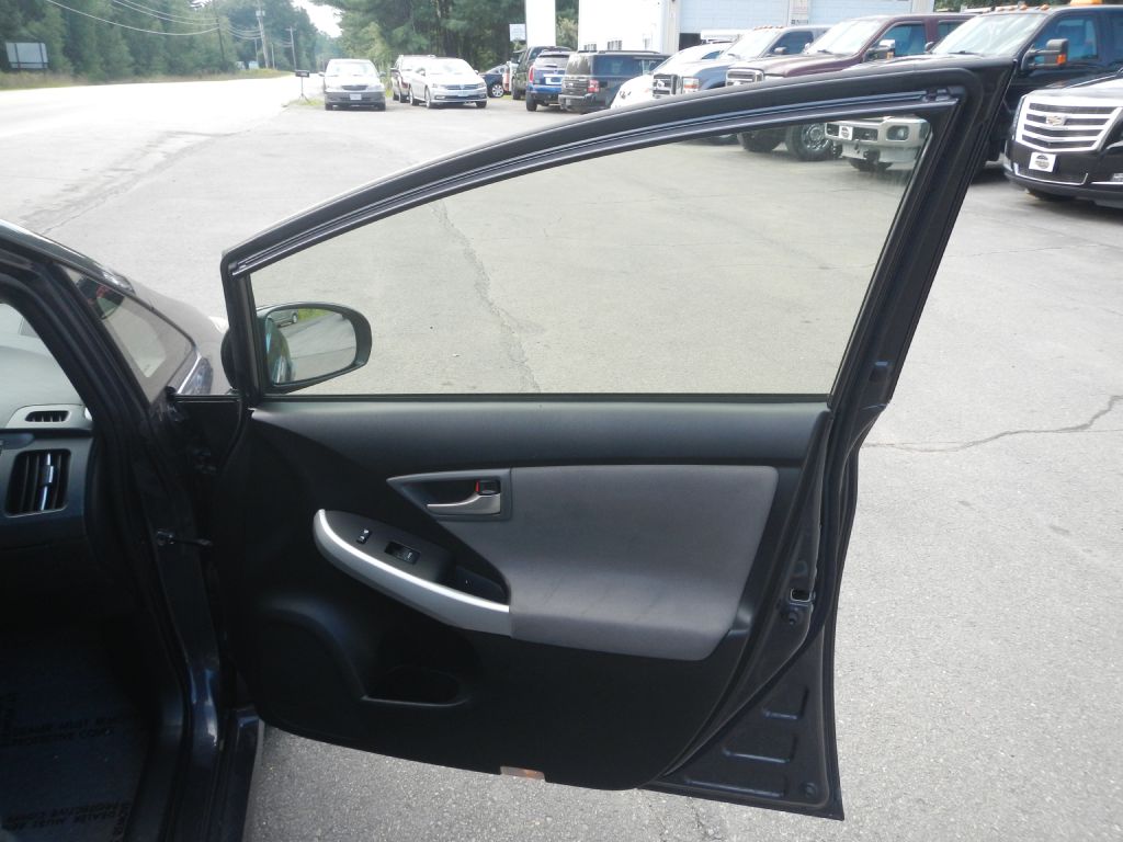 Photo 18 of this TOYOTA PRIUS PLUG-IN