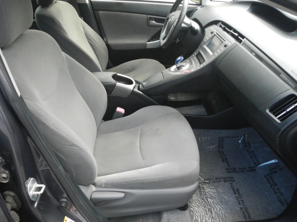 Photo 19 of this TOYOTA PRIUS PLUG-IN