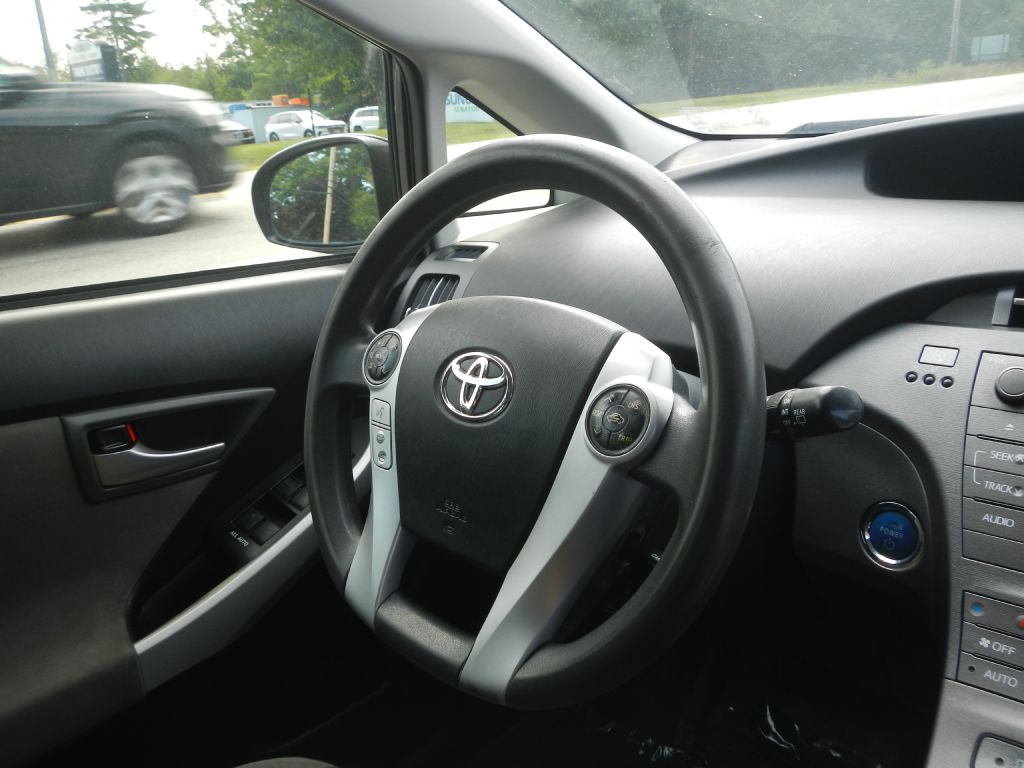 Photo 21 of this TOYOTA PRIUS PLUG-IN