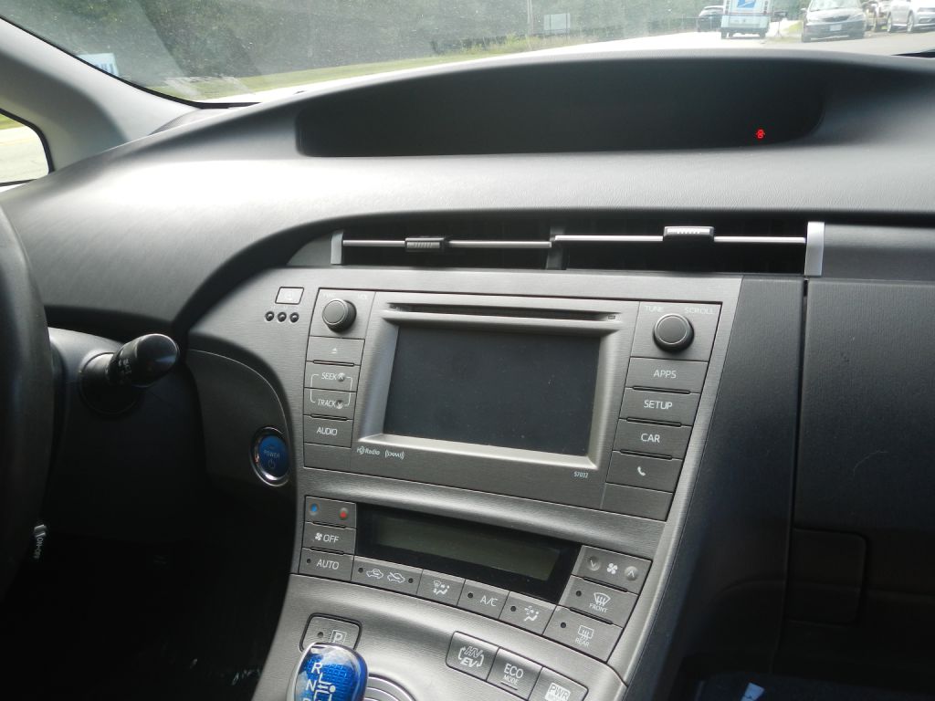 Photo 22 of this TOYOTA PRIUS PLUG-IN