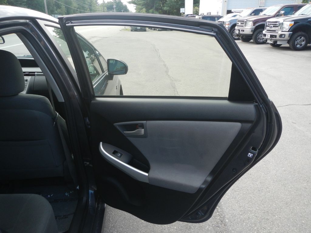 Photo 26 of this TOYOTA PRIUS PLUG-IN