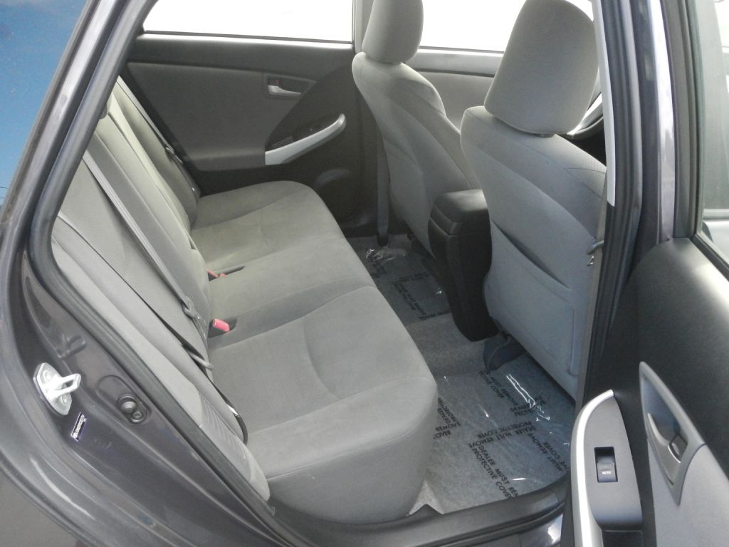 Photo 27 of this TOYOTA PRIUS PLUG-IN