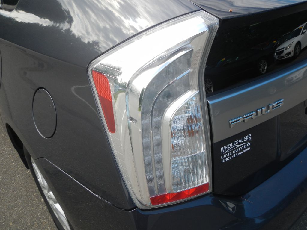 Photo 34 of this TOYOTA PRIUS PLUG-IN