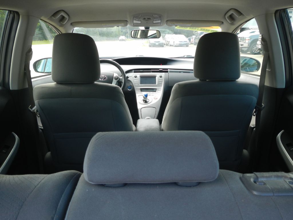 Photo 37 of this TOYOTA PRIUS PLUG-IN