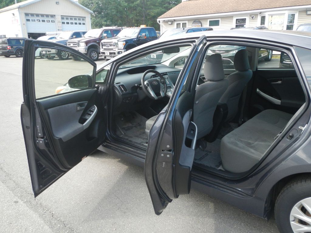 Photo 41 of this TOYOTA PRIUS PLUG-IN