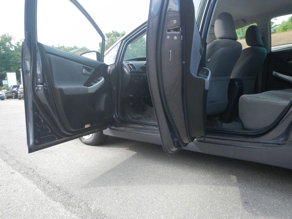 Photo 42 of this TOYOTA PRIUS PLUG-IN