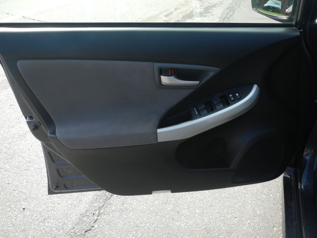 Photo 48 of this TOYOTA PRIUS PLUG-IN