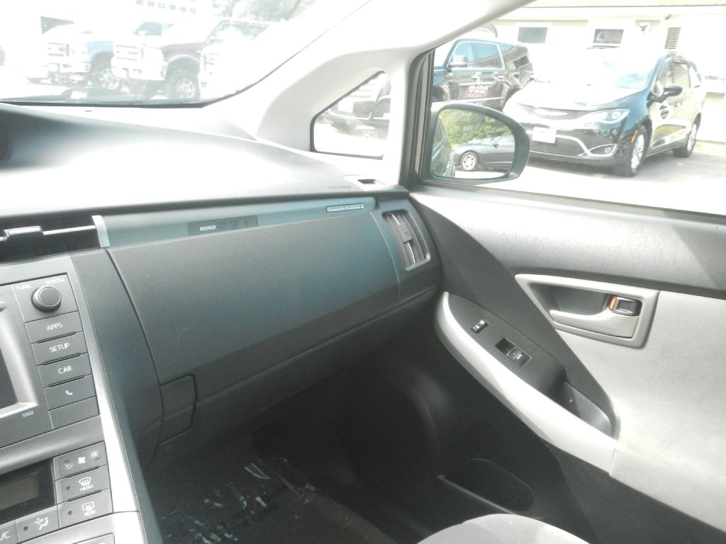 Photo 51 of this TOYOTA PRIUS PLUG-IN