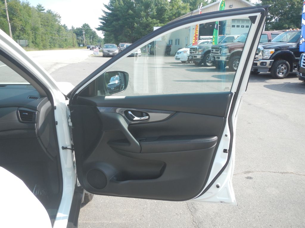 Photo 17 of this NISSAN ROGUE