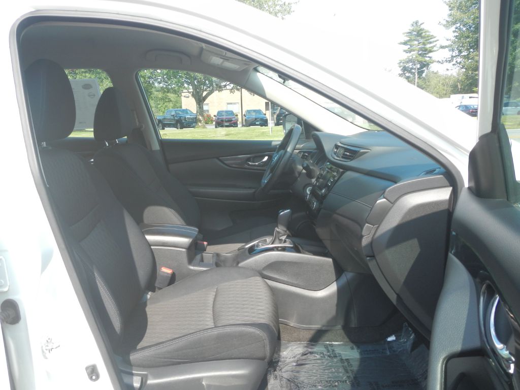 Photo 18 of this NISSAN ROGUE