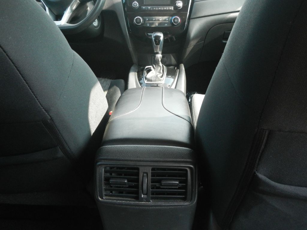 Photo 28 of this NISSAN ROGUE
