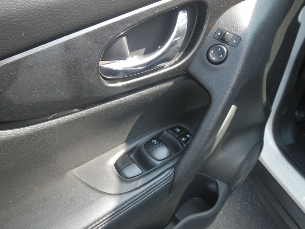 Photo 49 of this NISSAN ROGUE