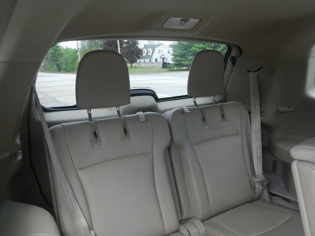 Photo 6 of this TOYOTA HIGHLANDER AWD