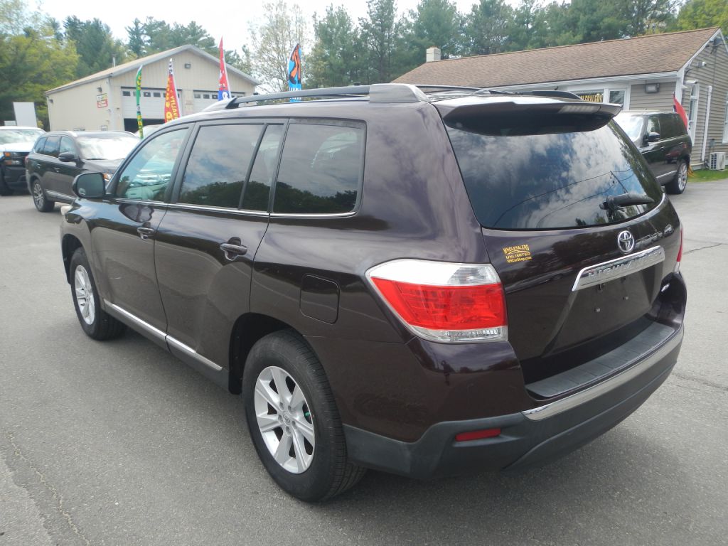 Photo 8 of this TOYOTA HIGHLANDER AWD