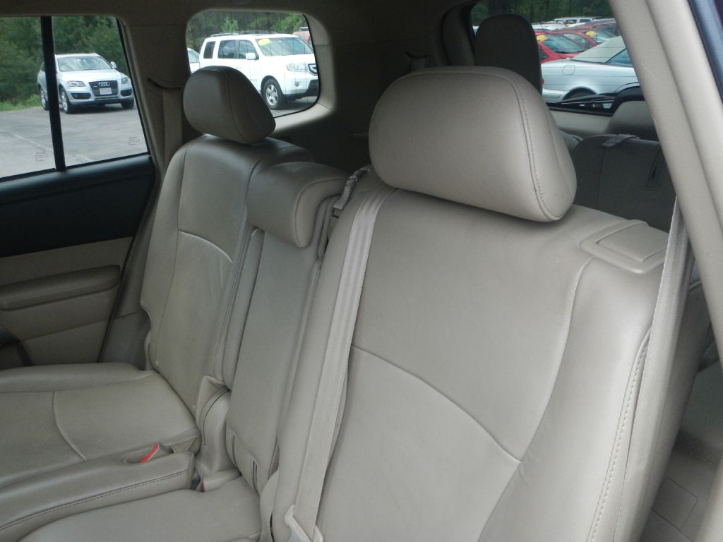Photo 9 of this TOYOTA HIGHLANDER AWD