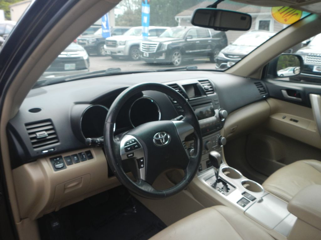 Photo 11 of this TOYOTA HIGHLANDER AWD