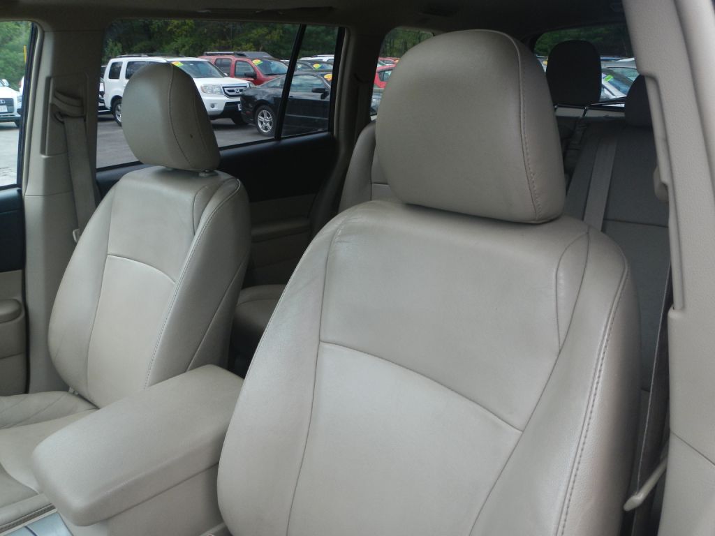 Photo 12 of this TOYOTA HIGHLANDER AWD