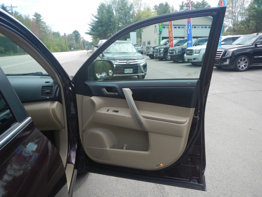 Photo 16 of this TOYOTA HIGHLANDER AWD