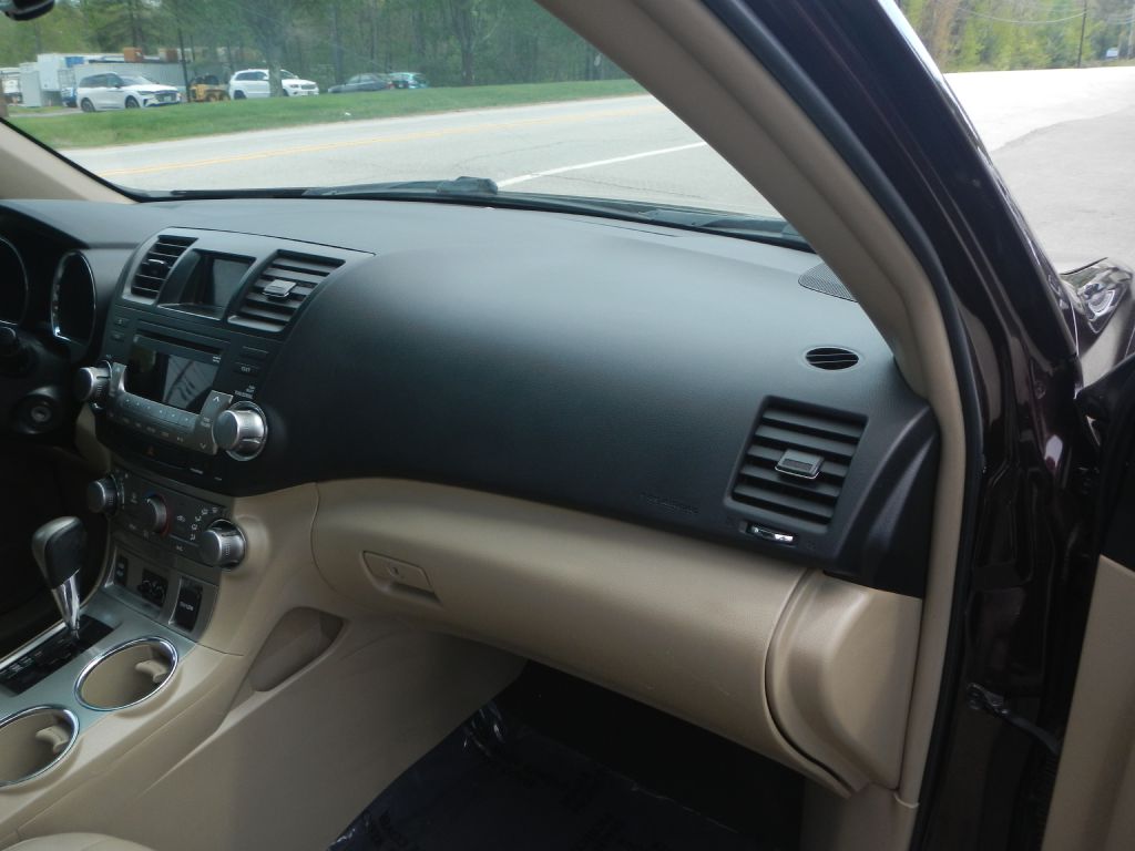 Photo 17 of this TOYOTA HIGHLANDER AWD