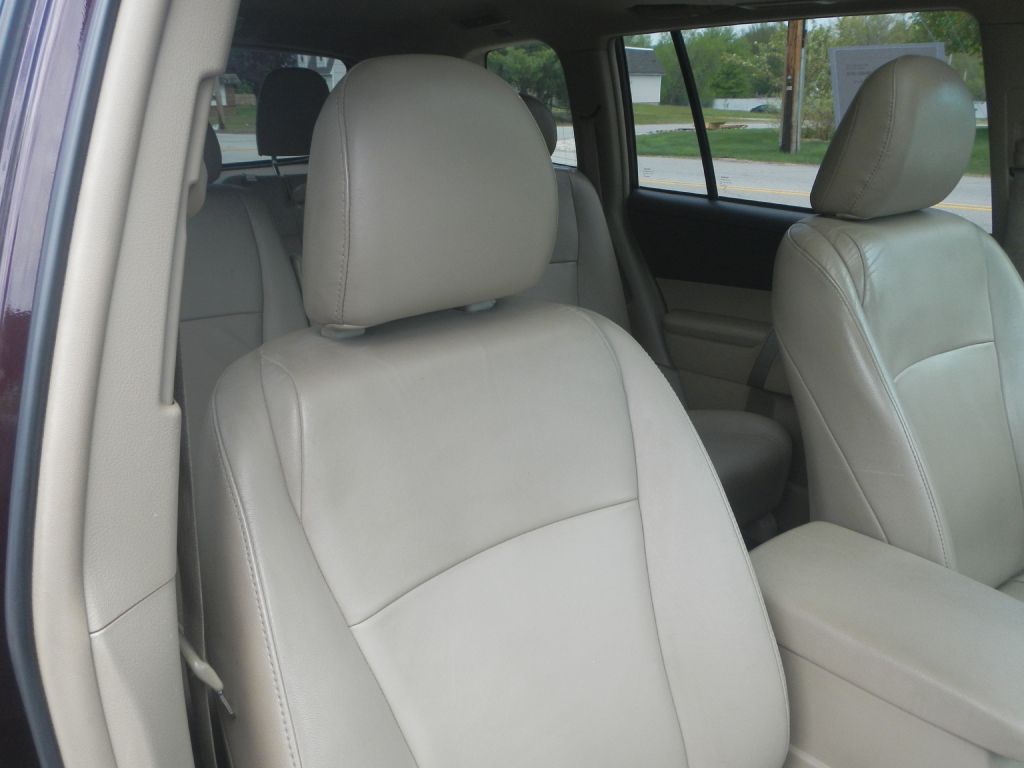 Photo 21 of this TOYOTA HIGHLANDER AWD