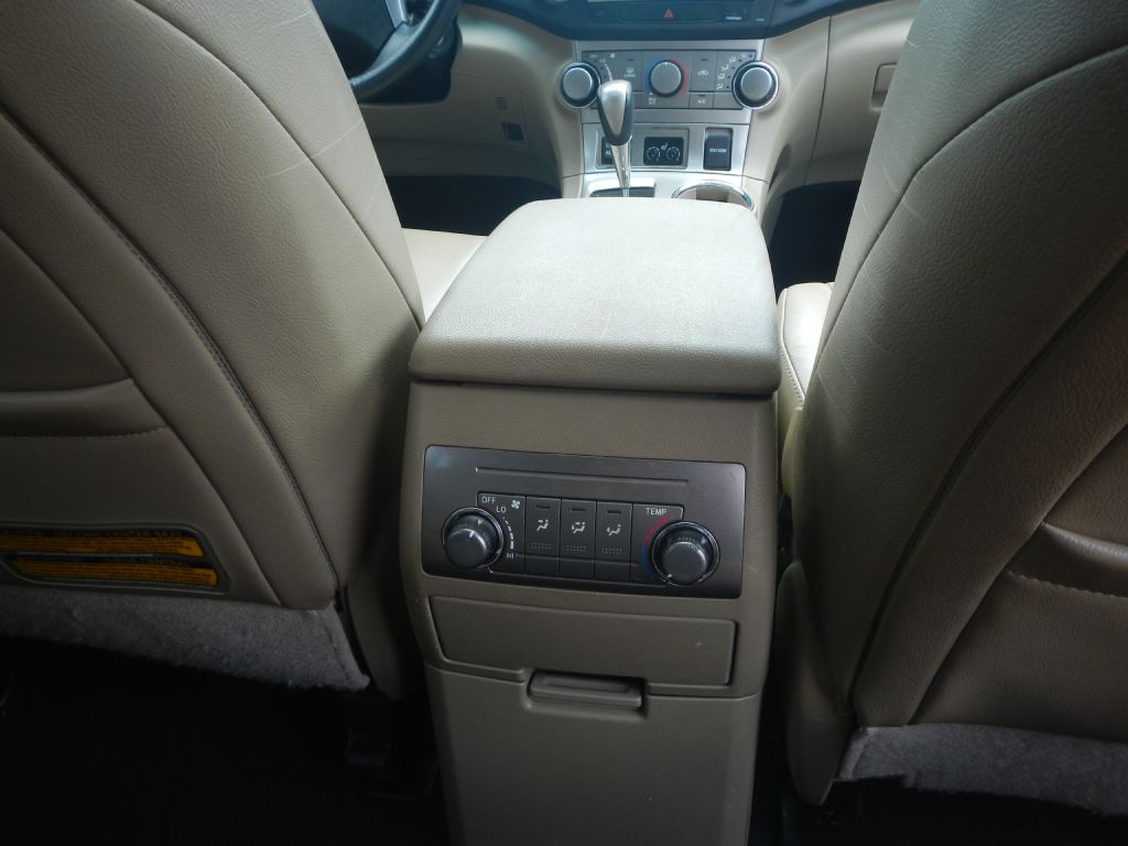 Photo 26 of this TOYOTA HIGHLANDER AWD