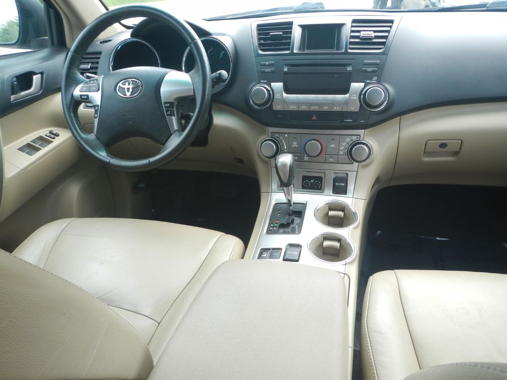 Photo 27 of this TOYOTA HIGHLANDER AWD