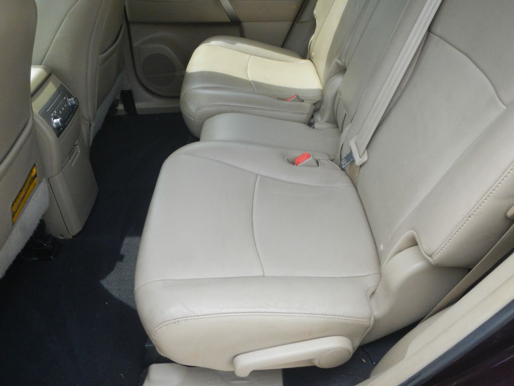 Photo 42 of this TOYOTA HIGHLANDER AWD
