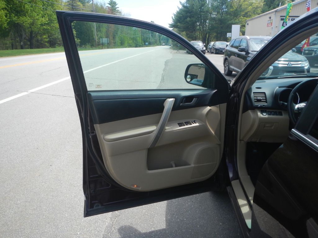 Photo 47 of this TOYOTA HIGHLANDER AWD
