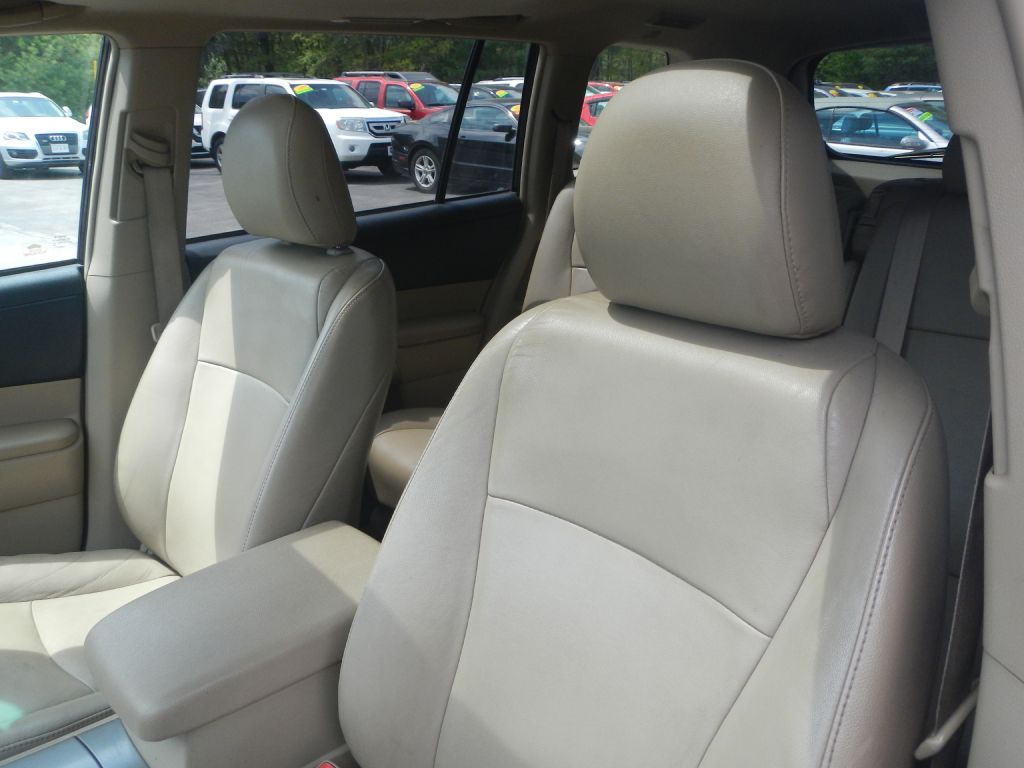Photo 49 of this TOYOTA HIGHLANDER AWD