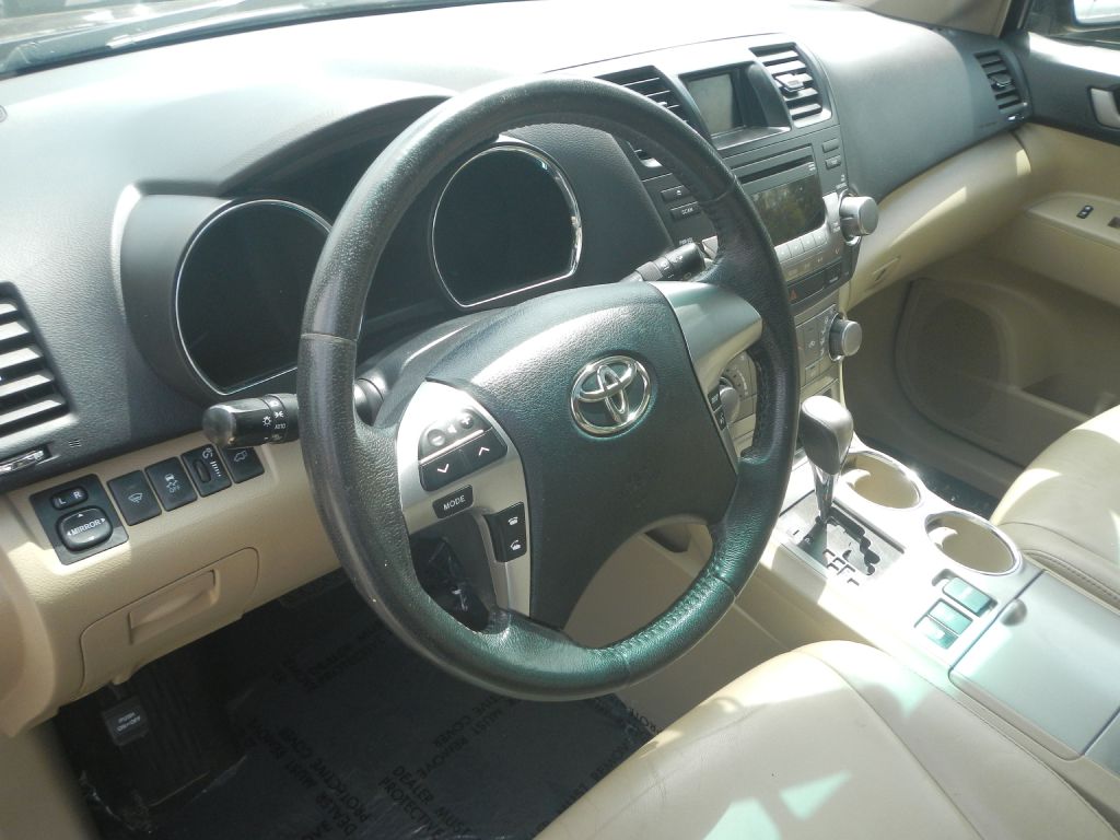 Photo 54 of this TOYOTA HIGHLANDER AWD
