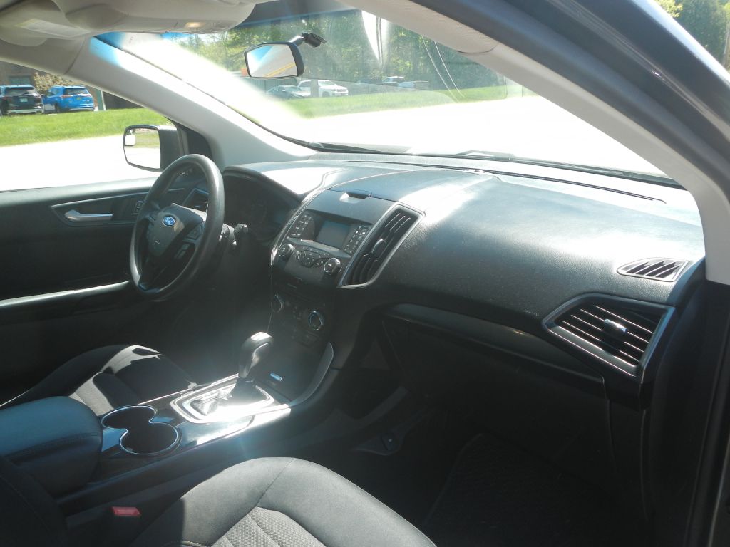 Photo 4 of this FORD EDGE AWD