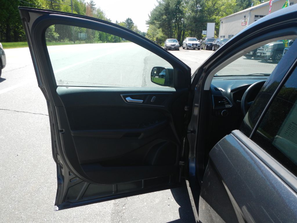 Photo 17 of this FORD EDGE AWD