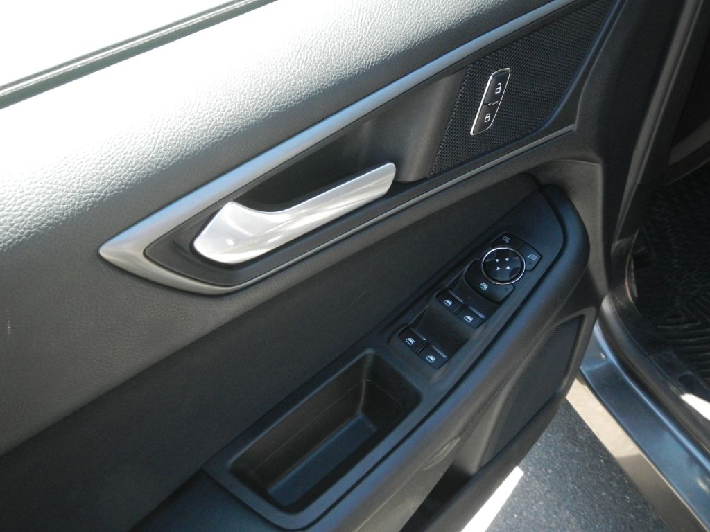 Photo 18 of this FORD EDGE AWD