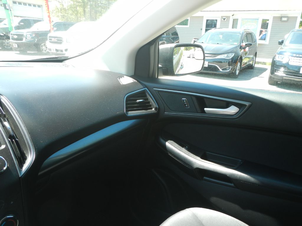 Photo 22 of this FORD EDGE AWD