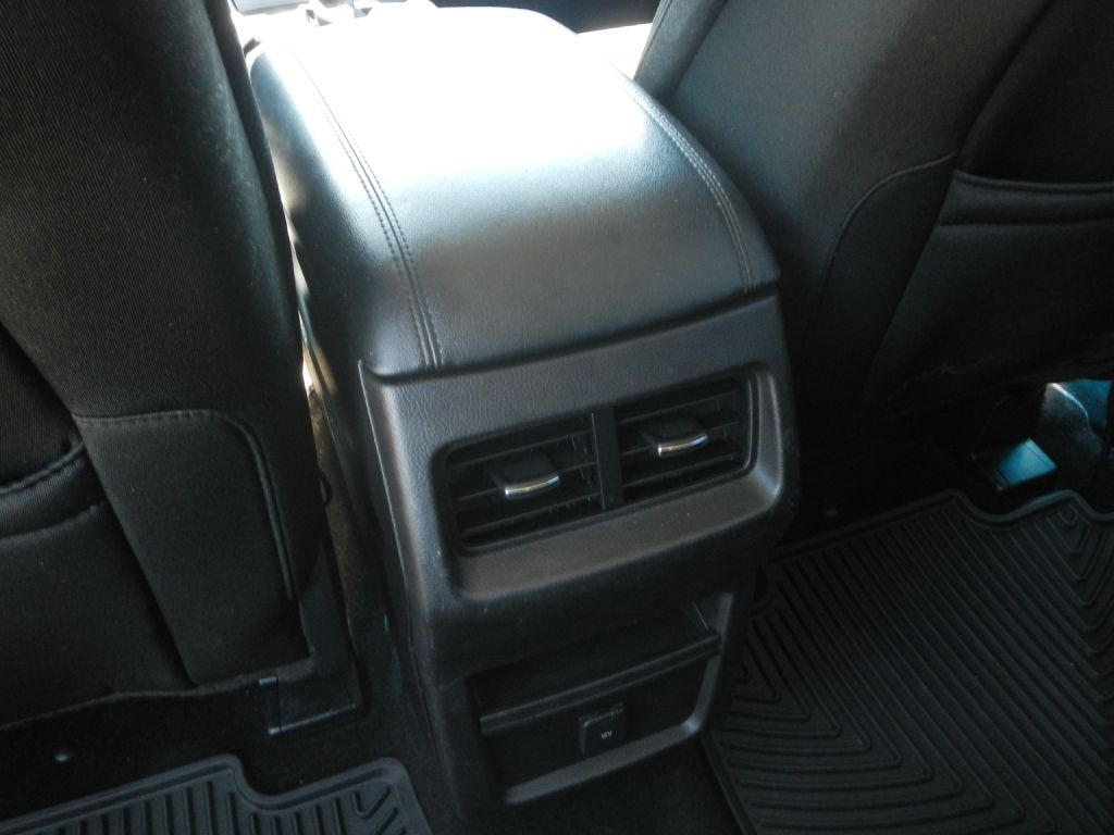 Photo 28 of this FORD EDGE AWD