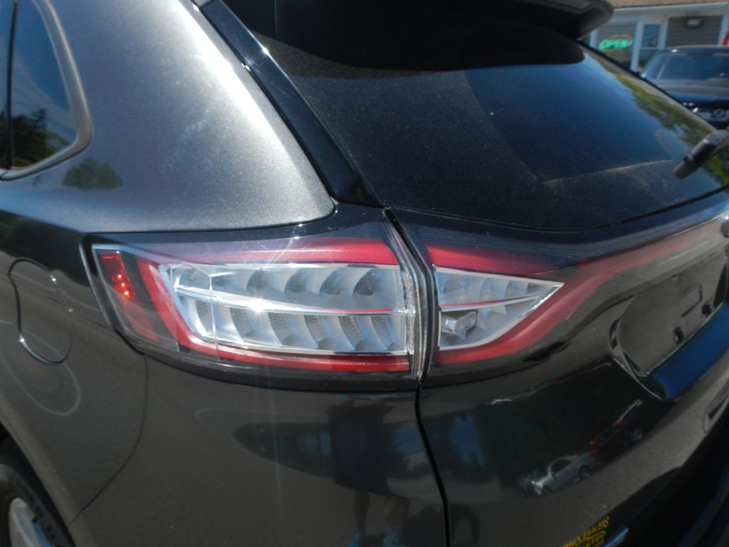 Photo 30 of this FORD EDGE AWD