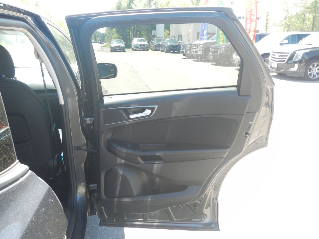 Photo 41 of this FORD EDGE AWD