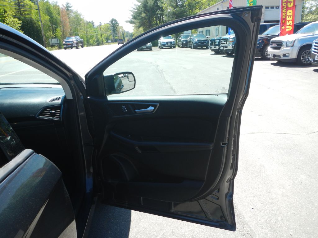 Photo 46 of this FORD EDGE AWD